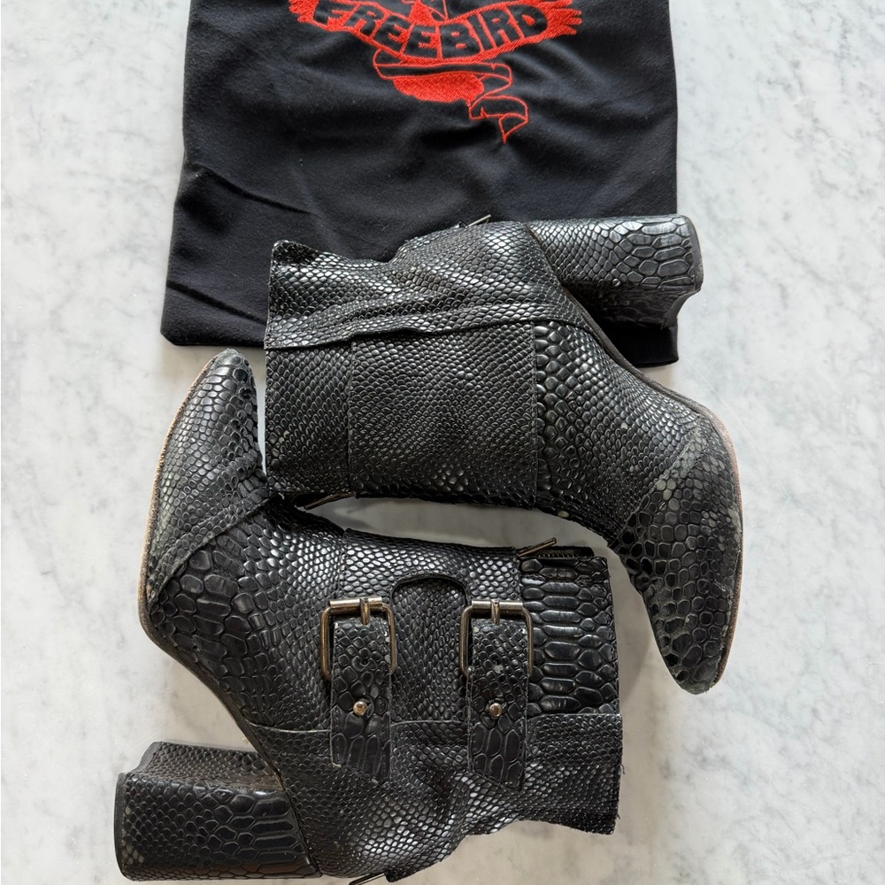 Freebird Joey Black Embossed Snakeskin Leather Booties Size 9 - Picture 2 of 10